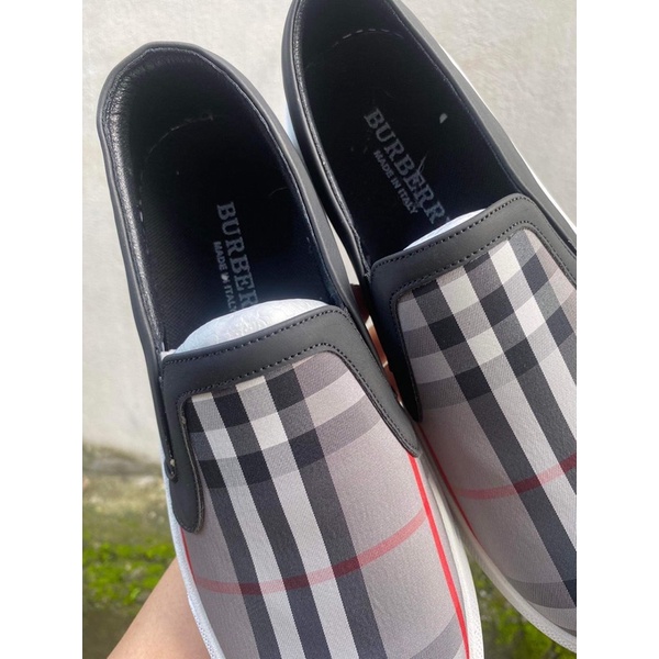 Giày lười slipon buberry nam . Giày thể thao buberry buộc dây kẻ đen kèm hộp