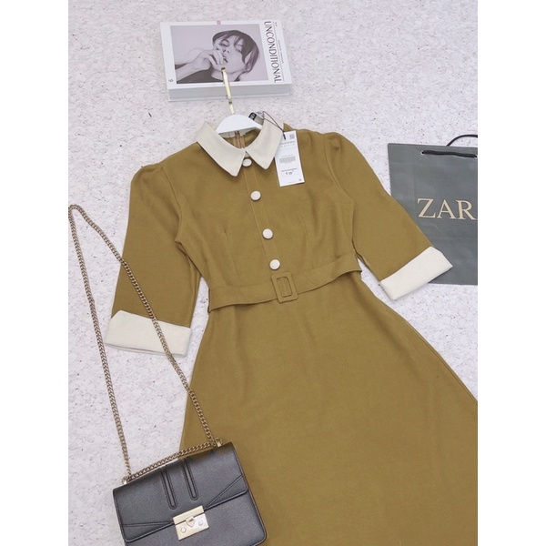 Váy nhung phối cúc bọc đai eo | BigBuy360 - bigbuy360.vn