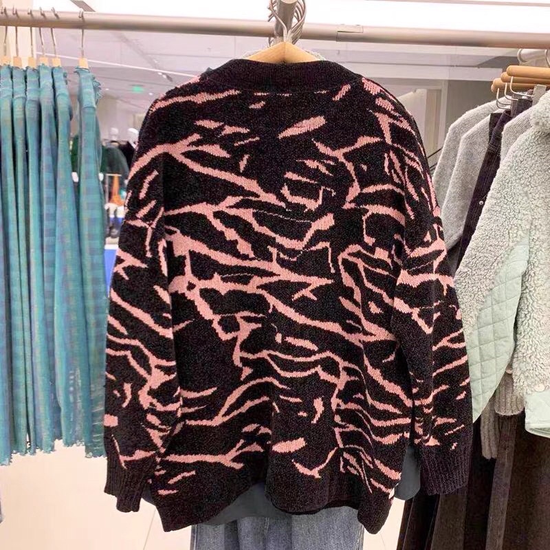 Áo len đen hồng Urban Revivo