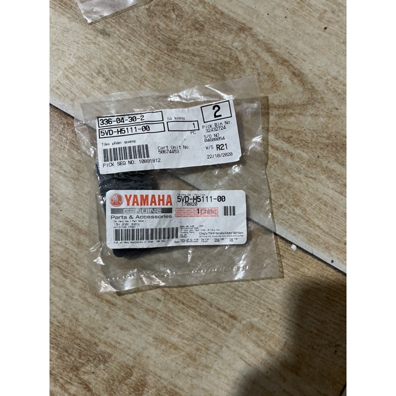 Phản quang đuôi biển số ex135 2011-2014 zin chính hãng