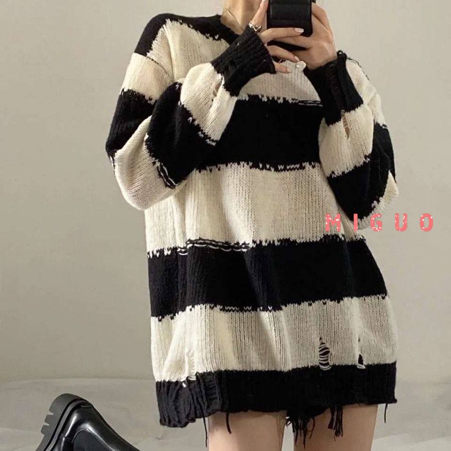 Áo sweater dáng rộng họa tiết kẻ sọc phong cách cá tính thời trang 2021