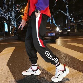 Quần jogger viền chữ oeter cực chất lừ