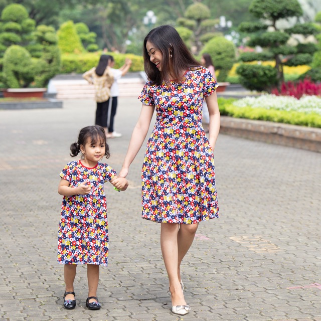 Đầm xoè hoa mẹ và bé