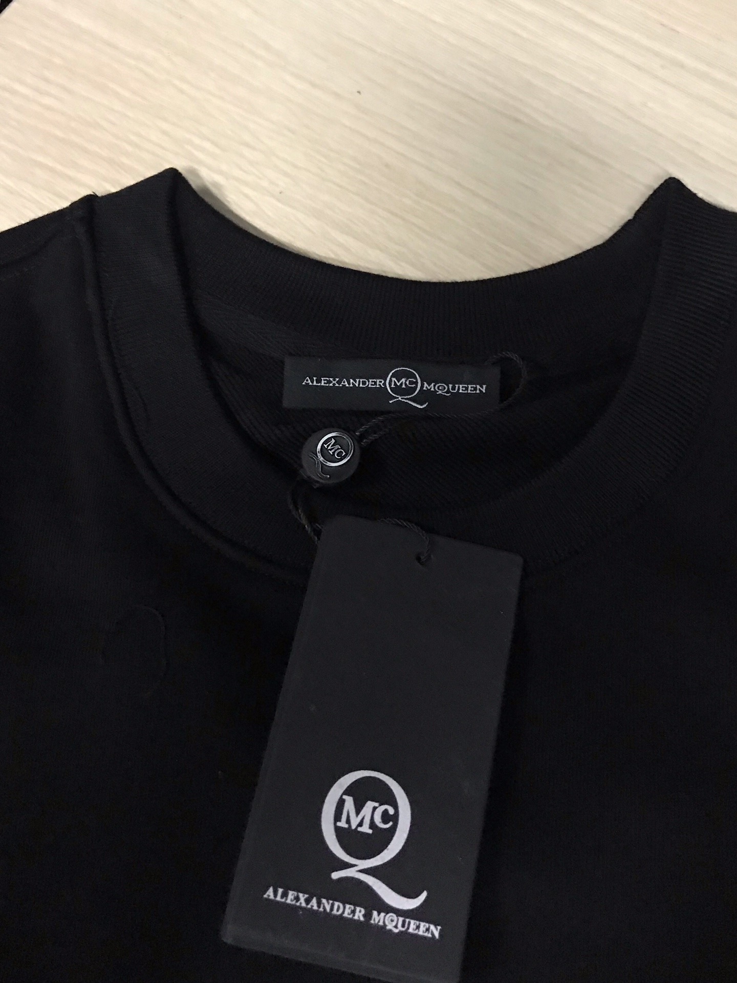 Áo len cotton A1exander Mcque tay dài thêu hình lá thời trang thu đông | BigBuy360 - bigbuy360.vn
