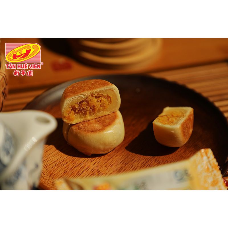 Bánh pía chà bông trứng muối