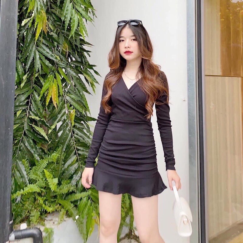 Váy body nhún đuôi cá tay dài cổ đắp với thiết kế dáng ôm màu hồng ruốc và đen- Đầm Nữ Hoài Thương | BigBuy360 - bigbuy360.vn