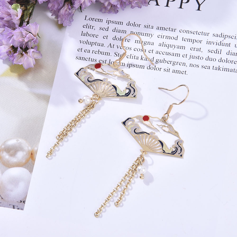 Khuyên tai dáng dài phối tua rua phong cách dân tộc cổ điển