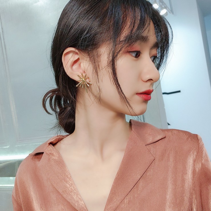 Bông tai nữ Hàn Quốc màu vàng kiểu dáng độc đáo cá tính phụ kiện thời trang giá rẻ không gỉ