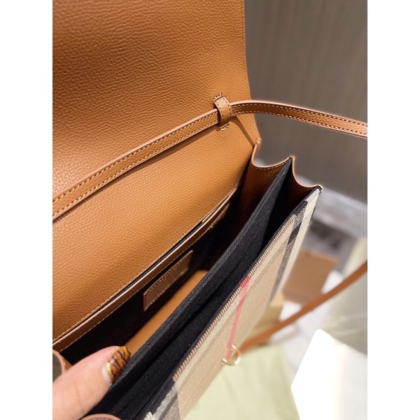 Túi xách Burberry size 25cm nhiều màu .