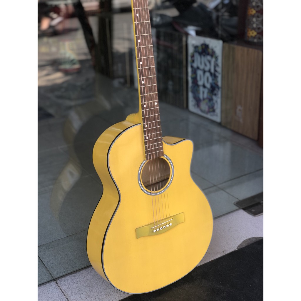 Đàn guitar acoustic giá rẻ màu vàng tặng kèm bao và phím gãy