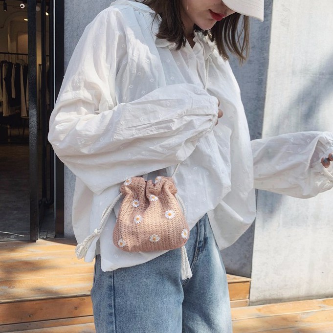 [Mã FAMAYWA2 giảm 10K đơn 50K] Túi Xách Nữ Đeo Chéo Hoa Cúc Dây Rút Mini TD 166 | BigBuy360 - bigbuy360.vn