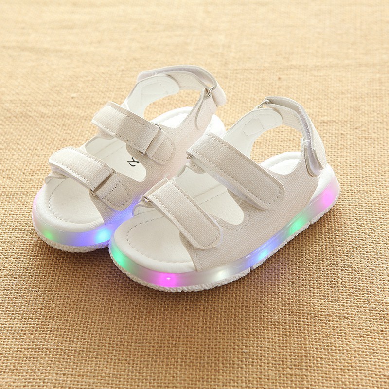 Giày sandals đế gắn đèn phong cách thời trang cho bé