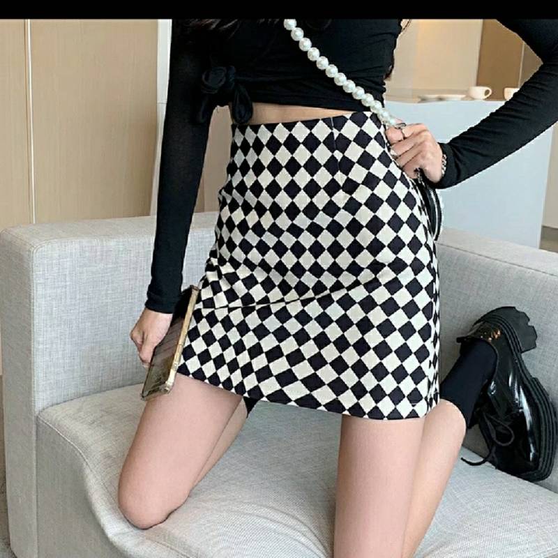 Chân váy da chữ A kẻ sọc caro trắng đen đính đá thời trang cho nữ