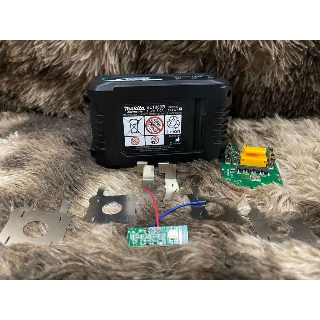 Vỏ mạch Makita 5s-2p 18V 8AH cell 21700 mạch nhận sạc zin, có Led báo pin và tem đáy. BN.