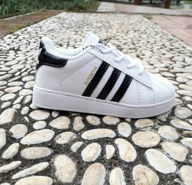 Giày Thể Thao Adidas Superstar 2 Thiết Kế Năng Động Cho Bé