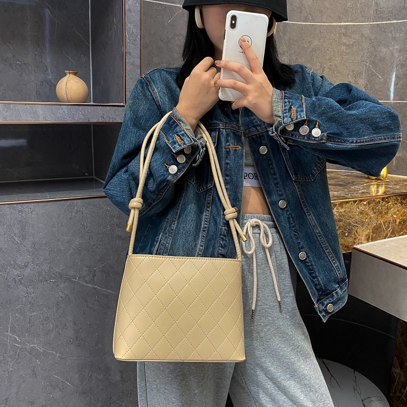 Túi Xách Nữ Đeo Vai Cỡ Lớn Quai Thắt Họa Tiết Xọc Con Thoi Thời Trang Dành Cho Nữ Tx2610