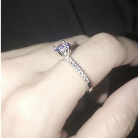 Nhẫn đính hôn đính đá sapphire trắng tự nhiên đơn giản sang trọng YUE