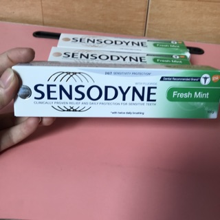 Kem đánh răng Sensodyne Freshmint 100g