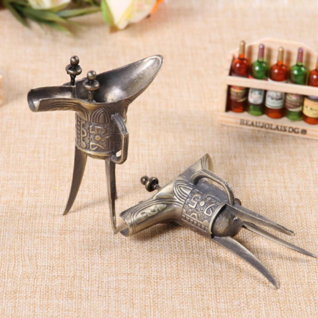 Ly rượu 3 chân giả cổ thời Tần Thủy Hoàng màu đồng