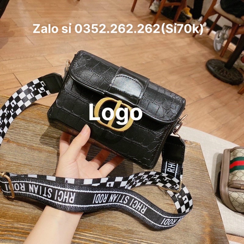 Túi Đeo Chéo Logo Nổi 2 Màu: Da Rắn-Thổ Cẩm