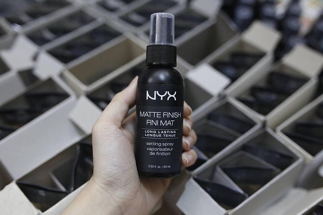 Sale 38% Xịt khóa lớp trang điểm NYX MATTE FINISH 60ML | BigBuy360 - bigbuy360.vn