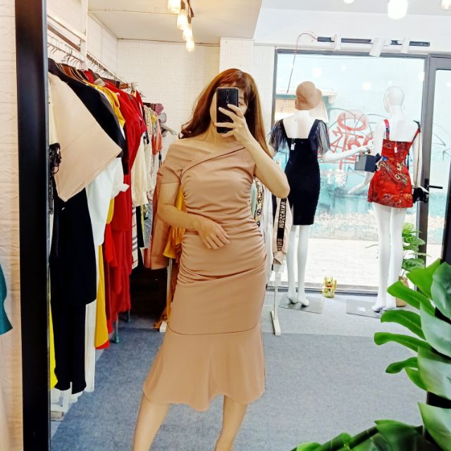 Đầm trễ vai đuôi cá
