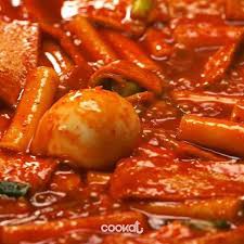 Combo gồm 500g tokbokki,100g nước sốt, và 100g bột phô mai Hàn quốc