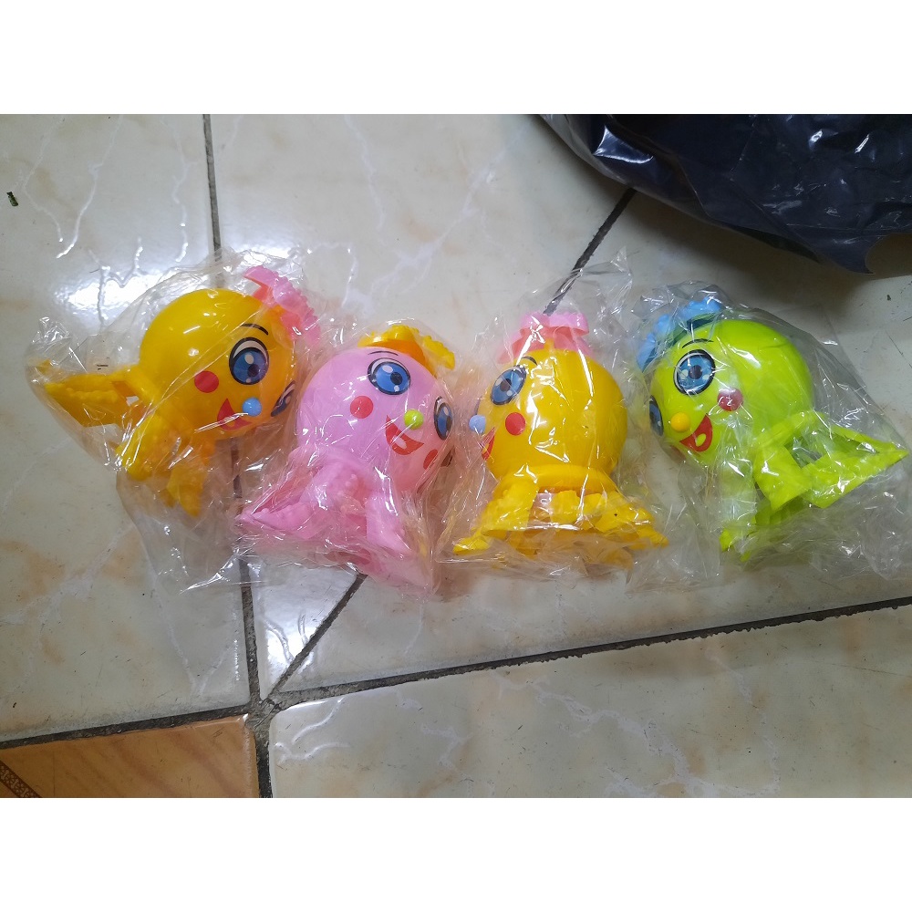 Đồ chơi lên dây cót cho bé