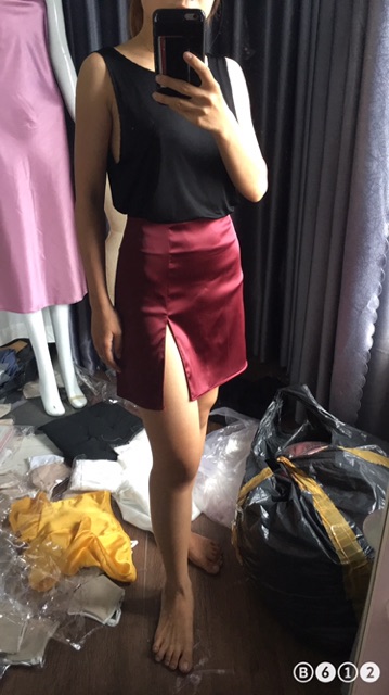 Chân váy lụa sẻ đùi video thật hình thật | BigBuy360 - bigbuy360.vn