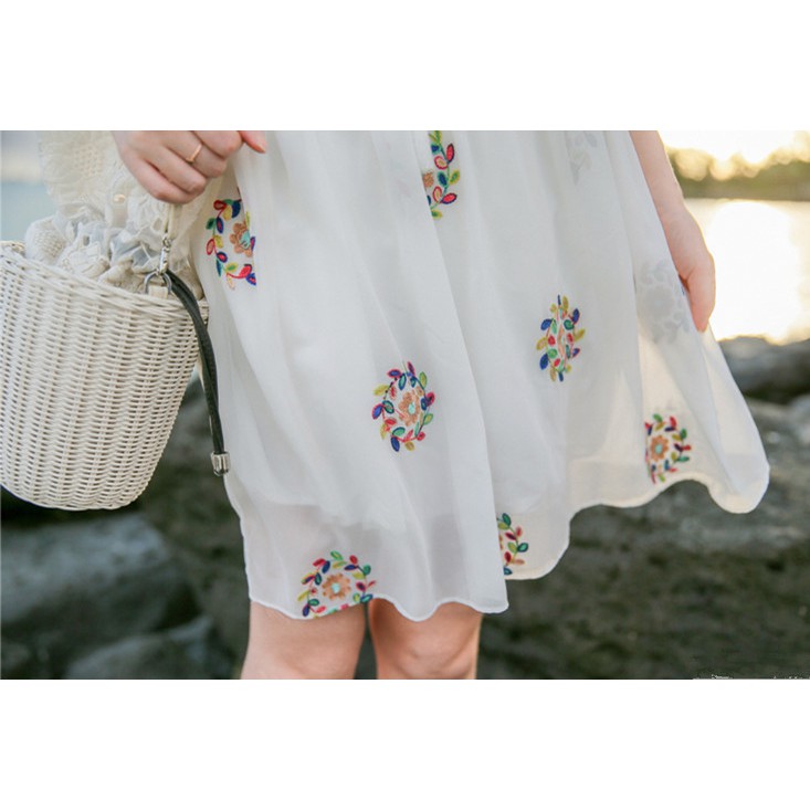 Váy trắng thêu hoa babydoll | BigBuy360 - bigbuy360.vn