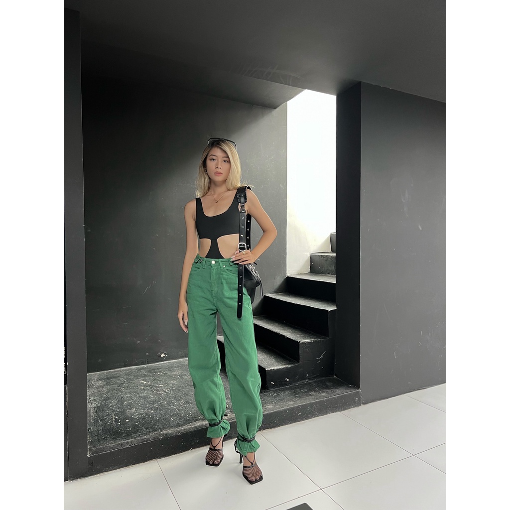 Quần jeans nữ suông dài, màu xanh lá, là min - STRAIGHT-LEG BUTTON JEANS - KELLY GREEN