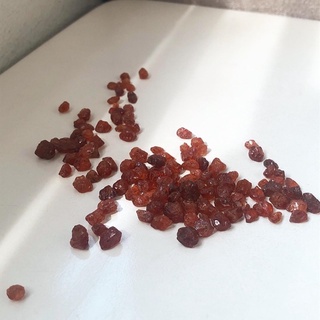 Đá vụn thô Orange Garnet cam đậm màu đẹp size bé làm handmade