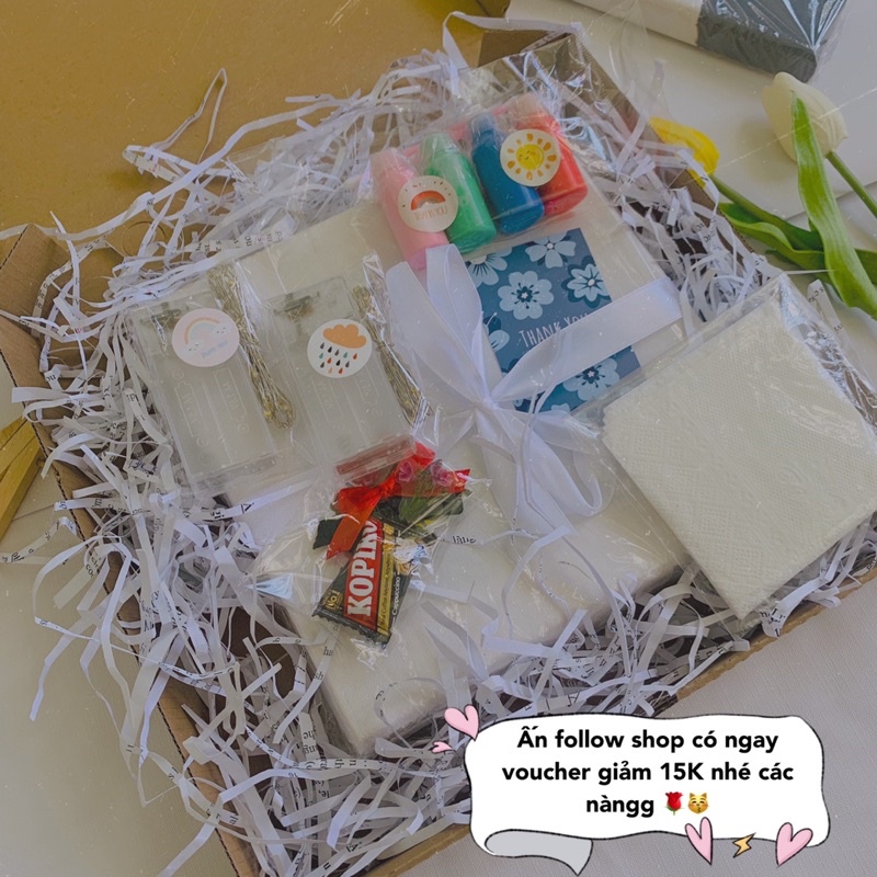 Tranh ấn bàn tay couple rẻ nhất hottrending kèm đèn led nguyên liệu đầy đủ để làm tranh