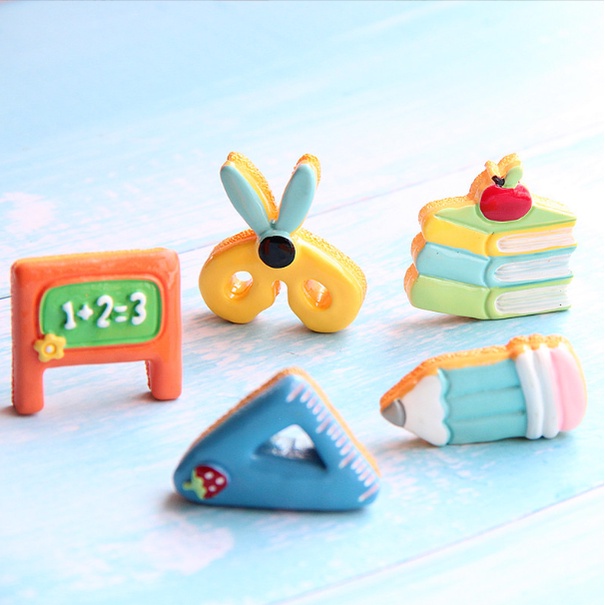 Charm đồ dùng dụng cụ học tập (bút, bảng, sách, kéo, thước) trang trí vỏ ốp điện thoại, kẹp tóc, dán Jibbitz, DIY