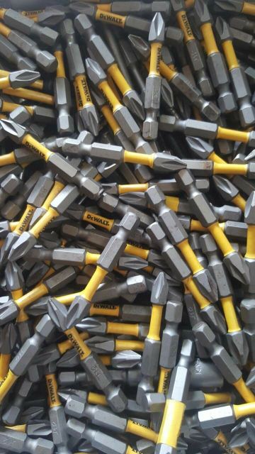 ĐẦU MŨI BẮN VÍT DEWALT  PH2 9CM