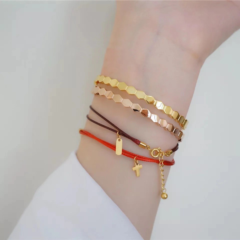 Vòng tay thép titan mạ vàng 18k kim cương khóa hình tổ ong đơn giản dễ phối đồ không dị ứng phong cách dành cho nữ
