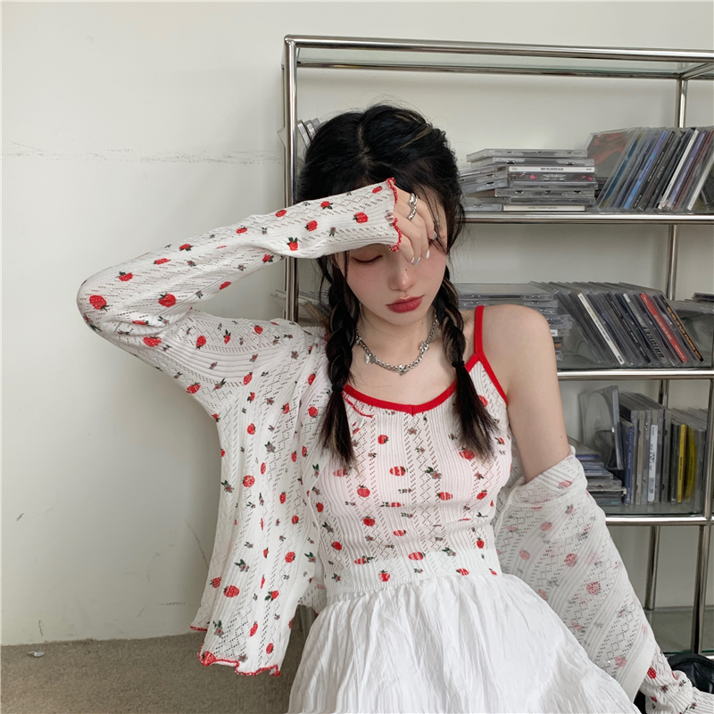 Bộ Đồ Hai Mảnh Áo Hai Dây Họa Tiết Dâu Tây 42644 + Áo Khoác Camisole42644 | BigBuy360 - bigbuy360.vn