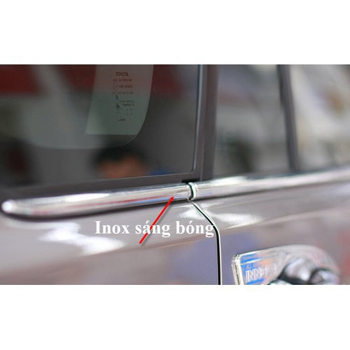 nẹp chân kính xe INNOVA, nẹp trang trí chân kính xe INNOVA chất liệu inox sáng bóng