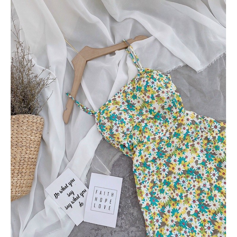 SET ĐẦM 2S HOA KÈM KHOÁC CROP CUỐN BIÊN Mùa này se se sao có thể thiếu một set đồ baby như này được nhỉ.