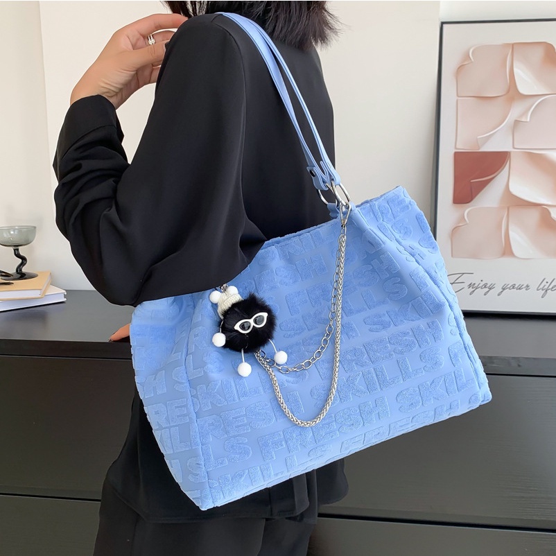 Túi xách đeo chéo vai JASMIN NOIR cỡ lớn bằng vải nhung dập nổi họa tiết chữ phối chuỗi xích dành cho nữ