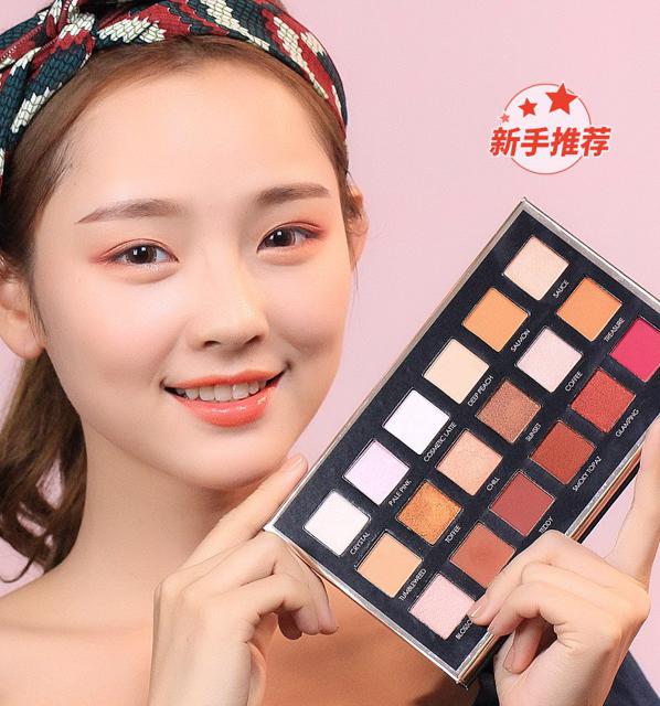 | có sẵn | Phấn mắt Focallure tặng kèm bộ cọ Hellokitty | BigBuy360 - bigbuy360.vn