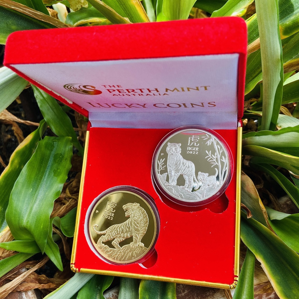 Quà tặng sếp Tết 2022 - Cặp Tiền Xu Hình Con Hổ Úc Vàng Bạc - kèm hộp nhung đỏ