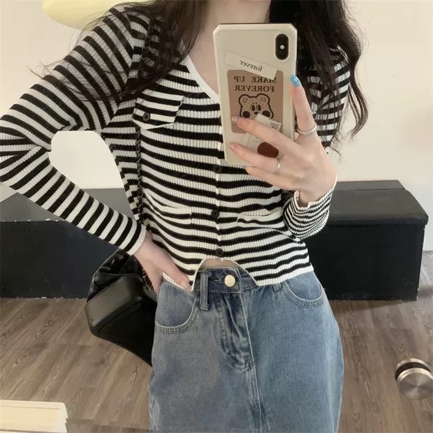 【ZHELIHANGFEI】Áo Cardigan Dệt Kim Tay Dài Cổ Chữ V Lưng Cao Kẻ Sọc Thiết Kế Quyến Rũ