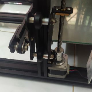 Part Z phải phía sau máy in 3D