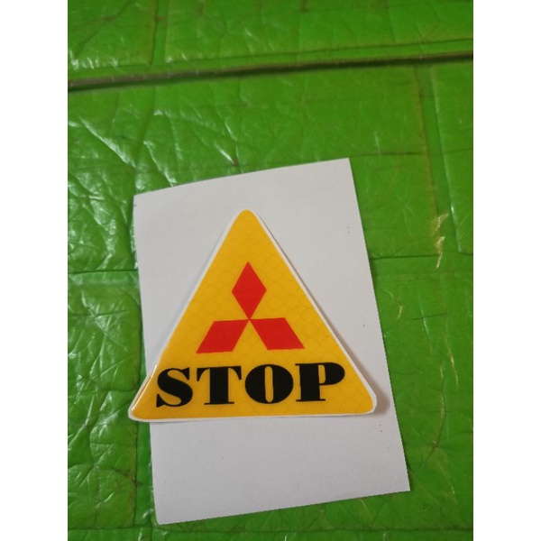 Tem nổi Stop trang trí đuôi xe tâm giác đỏ
