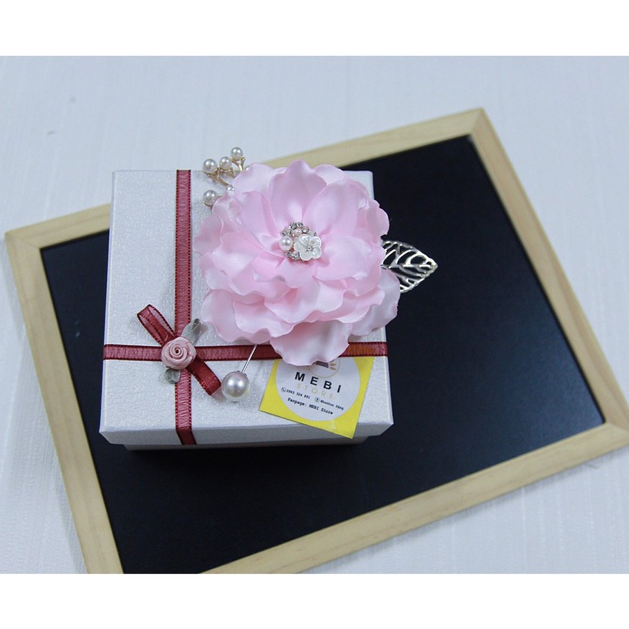 (ảnh thật 100%) hoa cài áo, tag cài áo handmade mẫu hoa ruy băng hồng phấn tặng hộp đựng cao cấp