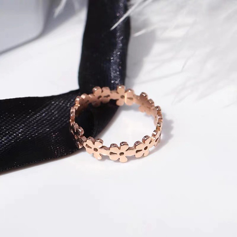Nhẫn thép titan mạ vàng hồng 18K họa tiết hoa nối đuôi phong cách Hàn Quốc dễ phối đồ