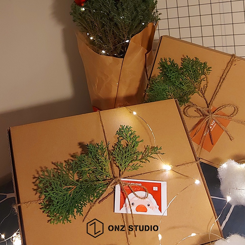 Hộp quà Gift box kèm thiệp đựng Khăn quàng cổ x mũ len x vớ tất ONZ Studio