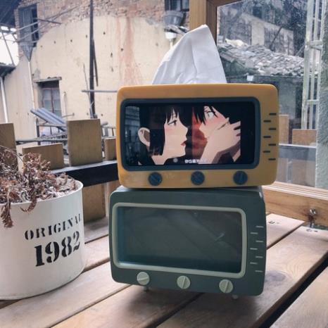 Hộp đựng giấy ăn hình tivi vintage - hộp giấy ăn có khe để điện thoại