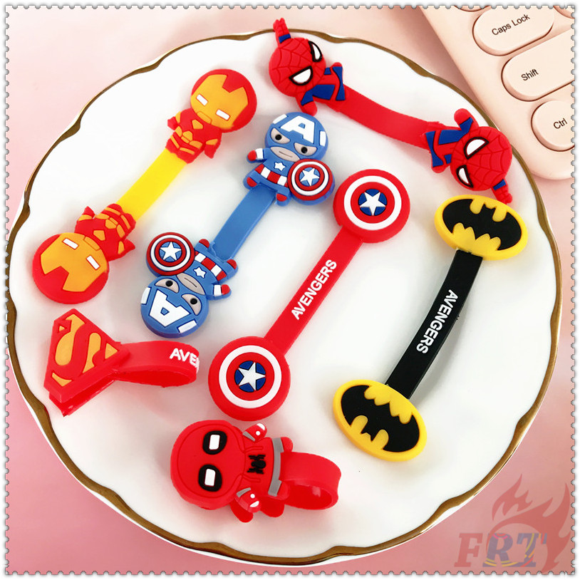 ◐ Máy Cuốn Dây Cáp Siêu Anh Hùng Marvel &amp; DC ◑ 1 Phụ Kiện Giữ Dây Cáp Tai Nghe Gọn Gàng Bằng Silicon Hình Iron Man / Captain American / Spider Man / Batman / Superman / Deadpool Hoạt Hình